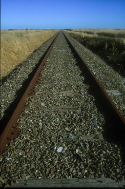 рел­си око­ло Бъ­ра    | rails near Burra   